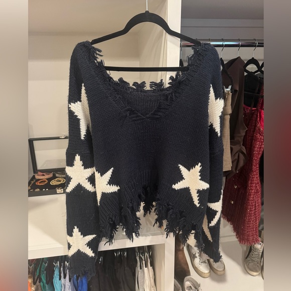 Black and white star distressed sweater - Picture 1 of 2